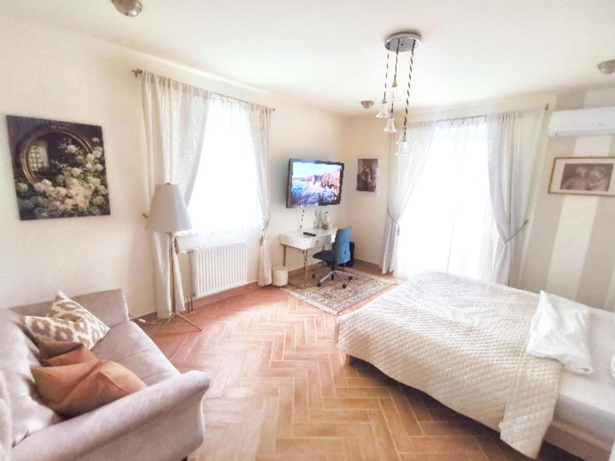 Bellevue Apartment With Ac & Heating & Terrace Budapest Esterno foto