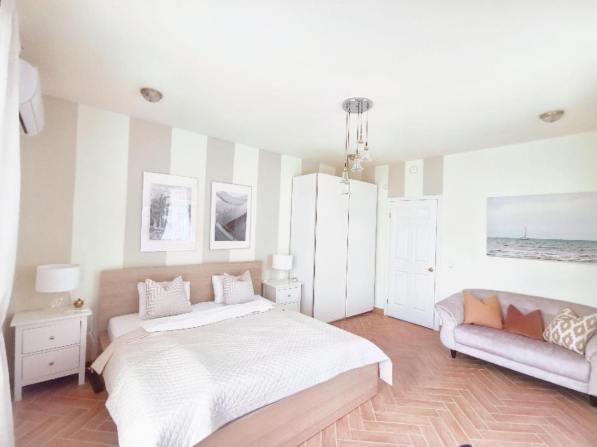 Bellevue Apartment With Ac & Heating & Terrace Budapest Esterno foto